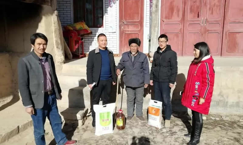 堅持精準幫扶，合力脫貧攻堅——市龍江城鄉(xiāng)發(fā)展集團、隴南太平洋財險公司聯(lián)合開展幫扶文縣橋頭鎮(zhèn)安子坡村2019年春節(jié)慰問活動