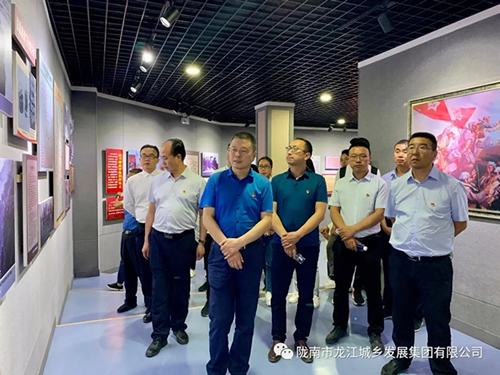 市龍江城鄉(xiāng)發(fā)展集團黨委開展“不忘初心、牢記使命”紀念建黨98周年主題黨日活動