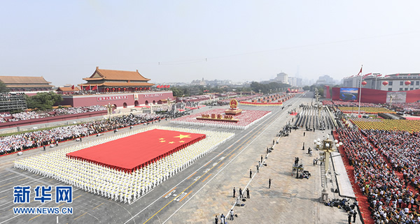 慶祝中華人民共和國成立70周年大會隆重舉行  習(xí)近平發(fā)表重要講話并檢閱受閱部隊(duì)