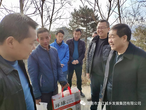 市龍江集團在文縣橋頭鎮(zhèn)安子坡村開展“解難題、辦實事、送溫暖”活動