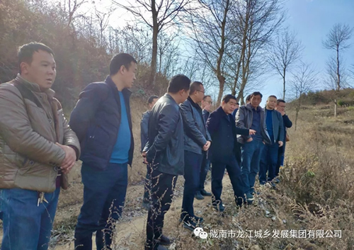 市龍江集團在文縣橋頭鎮(zhèn)安子坡村開展“解難題、辦實事、送溫暖”活動