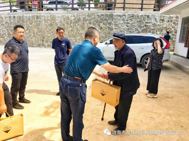 “感黨恩、憶黨史”，--市龍江城鄉(xiāng)發(fā)展集團(tuán)公司開展慶祝建黨99周年主題黨日活動