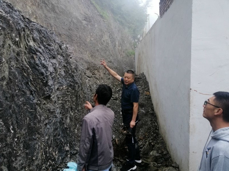 市龍江集團(tuán)“搶險(xiǎn)救災(zāi)解難題” 主題黨日活動